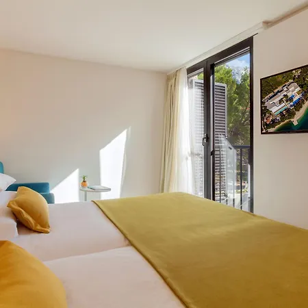 Hotel Bluesun Mala Berulia 4*