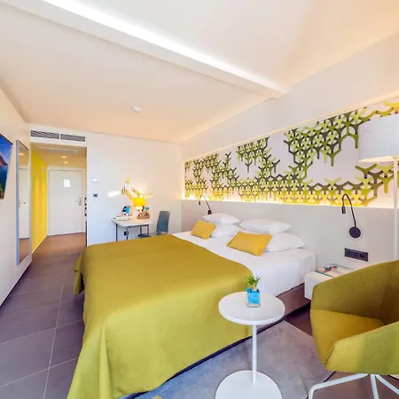 מלון Bluesun Mala Berulia 4*
